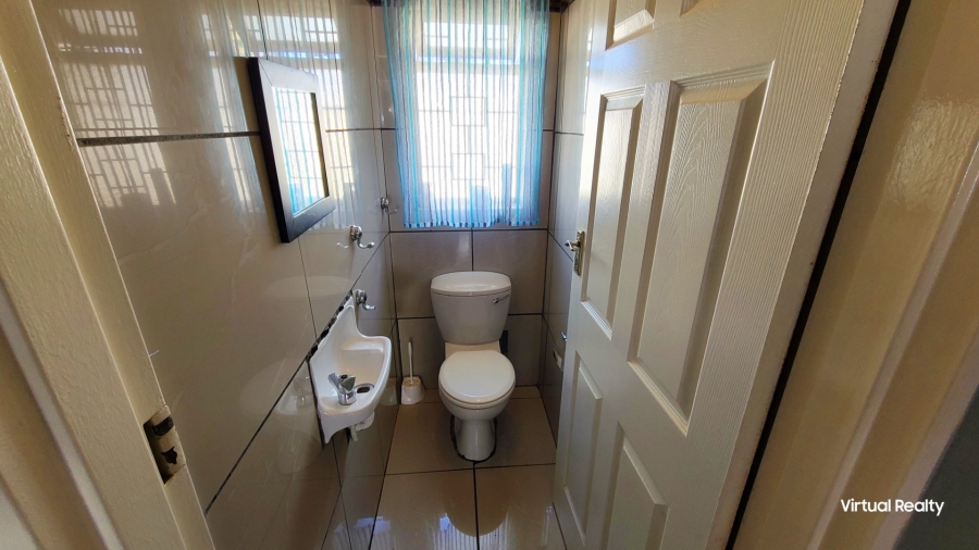 4 Bedroom Property for Sale in Thornton Western Cape